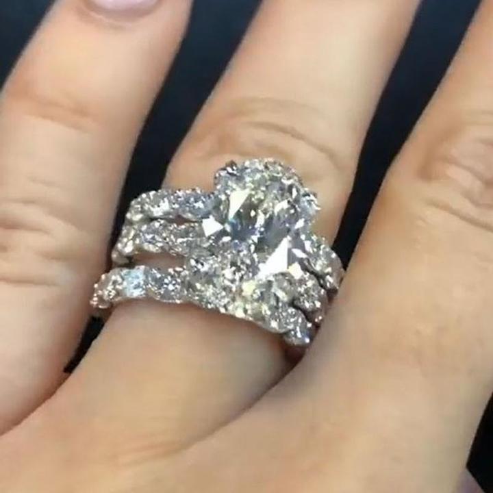 Greta – Ring med sølvdiamant og dekoration.