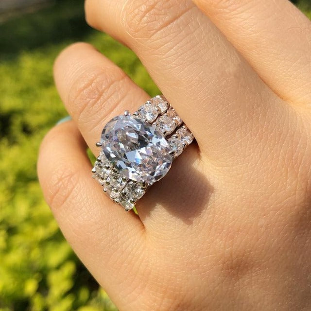 Greta – Ring med sølvdiamant og dekoration.