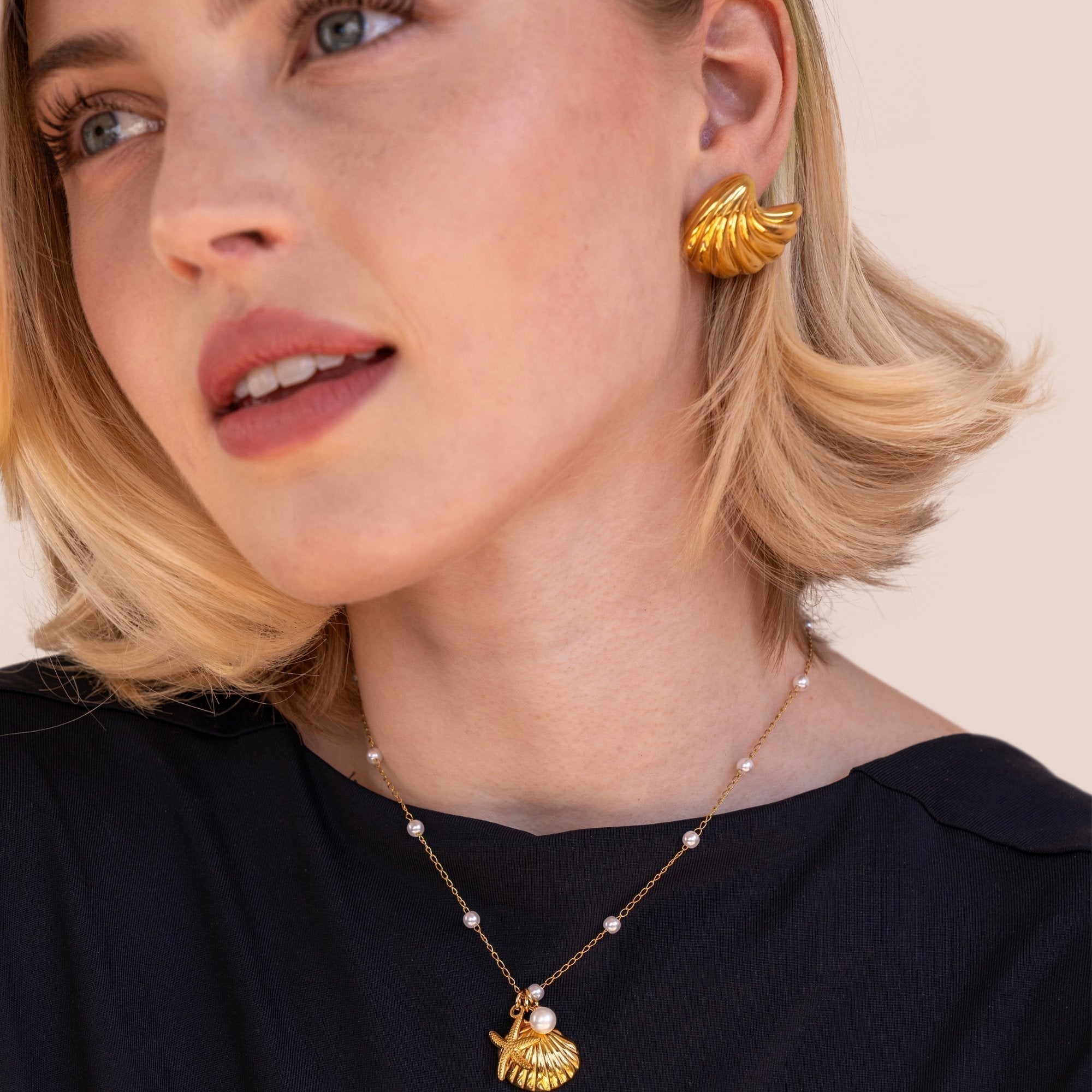 Annélise – Guldøreringe i form af snegle.