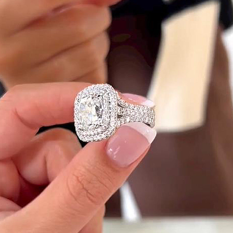 Frieda – Enkel ring med rund sten.