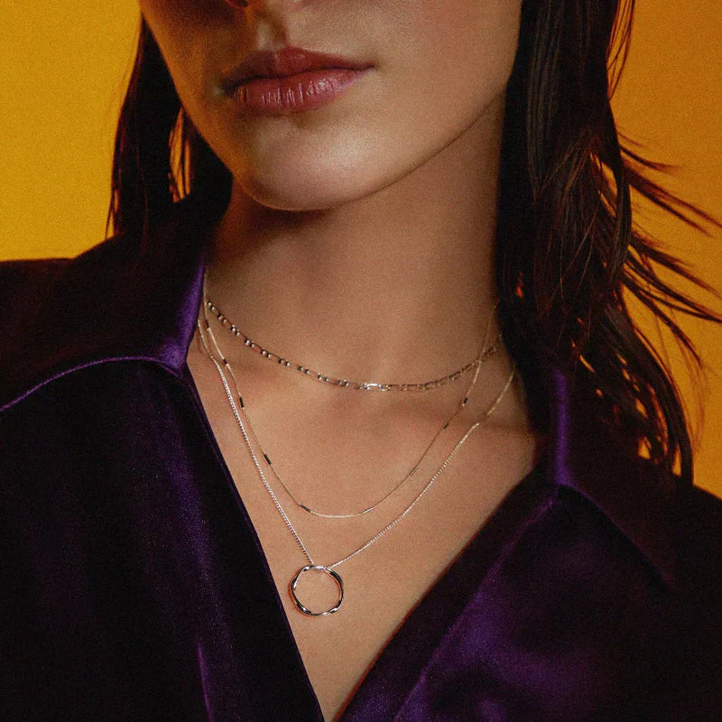 Tre-radet åbent halskæde