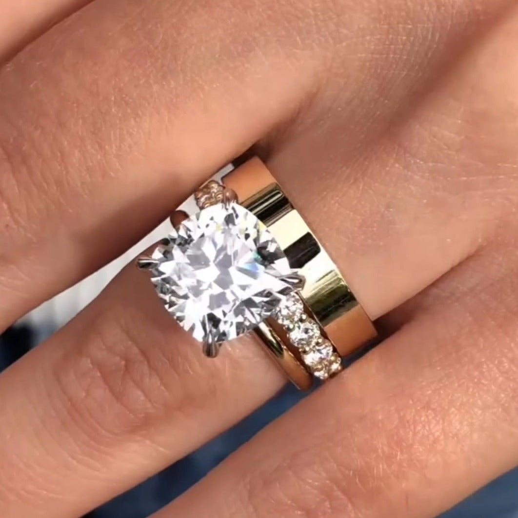 Elisa – Ring med krystal og unik sten.