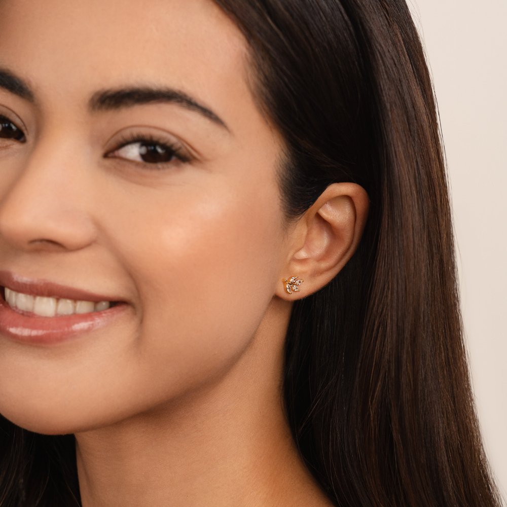 Felícita – Guldøreringe med bladdetalje.