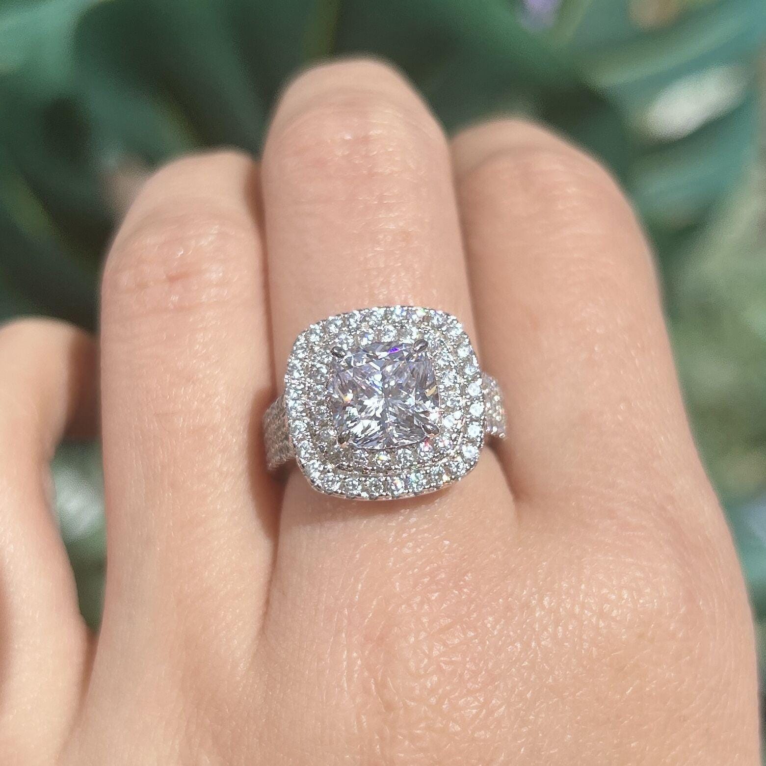 Frieda – Enkel ring med rund sten.