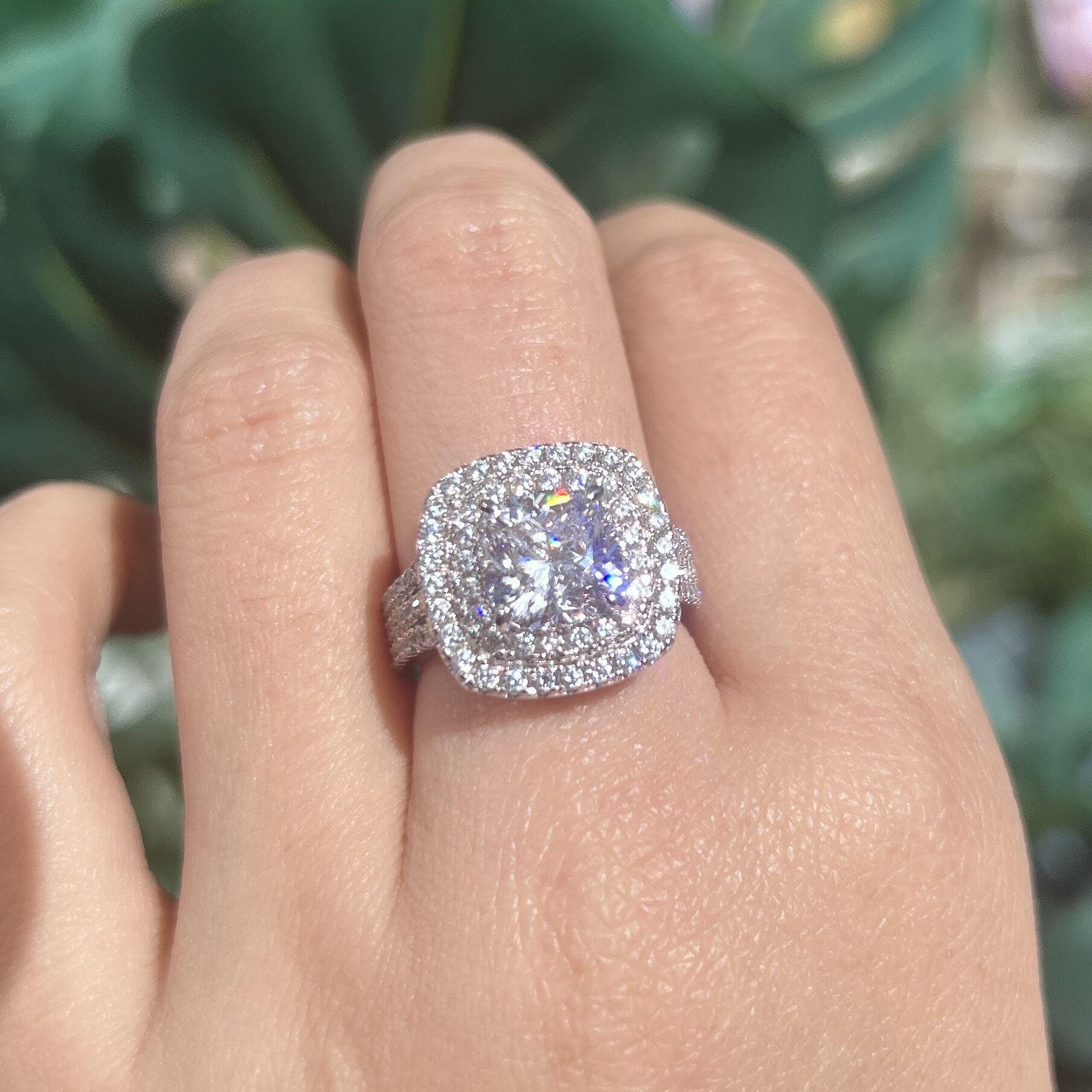 Frieda – Enkel ring med rund sten.