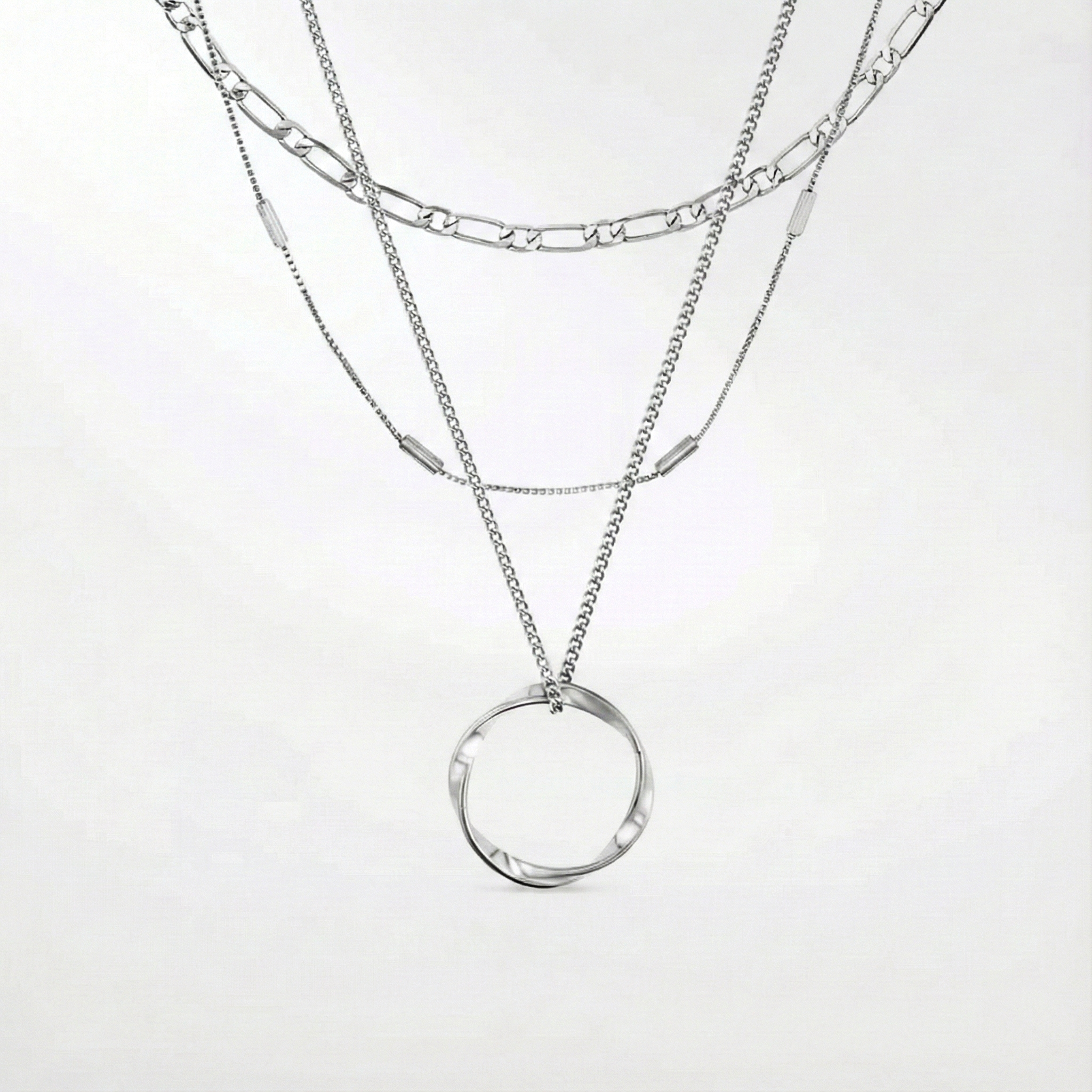 Tre-radet åbent halskæde