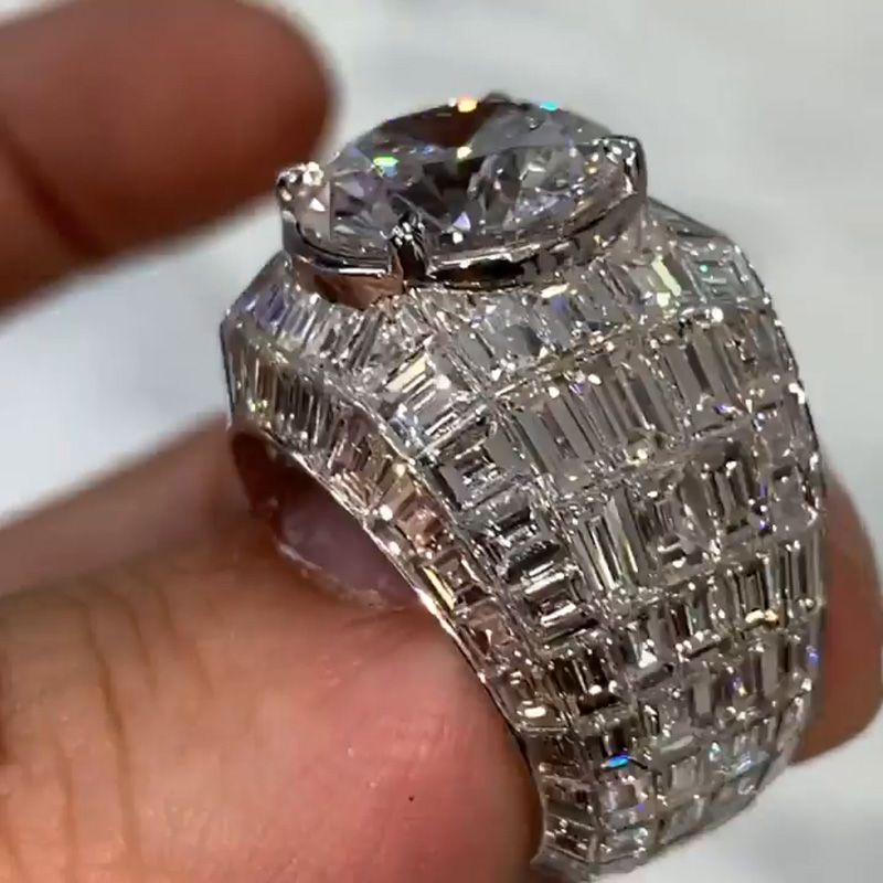 Anna-Lena – Ring med sølvdiamant i rund slibning.