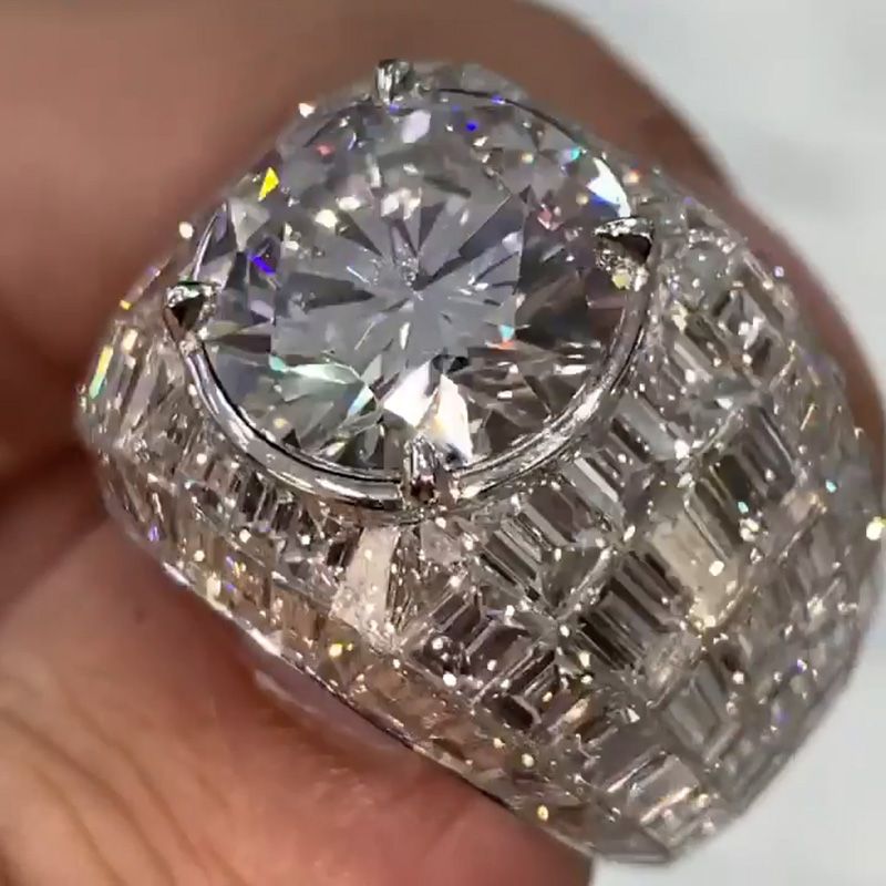 Anna-Lena – Ring med sølvdiamant i rund slibning.