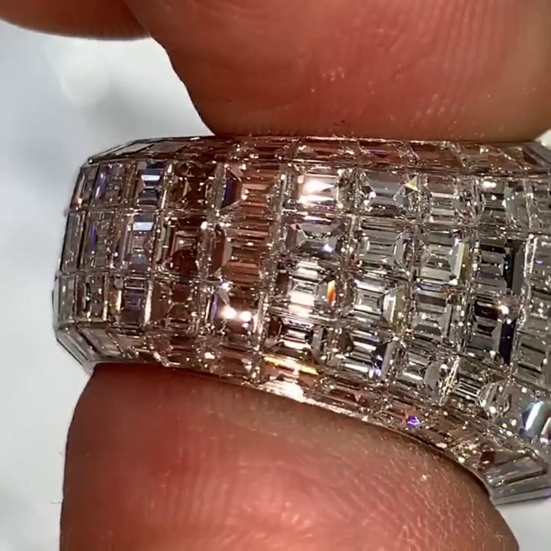 Anna-Lena – Ring med sølvdiamant i rund slibning.